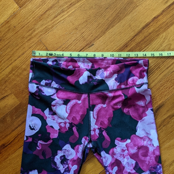 Fabletics Mid Rise Printed Powerhold Leggings - Picture 6 of 9